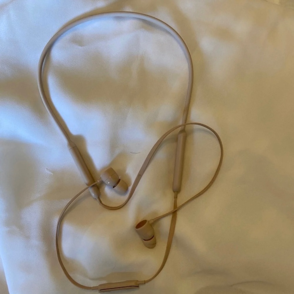 Beats X headphones, Bluetooth